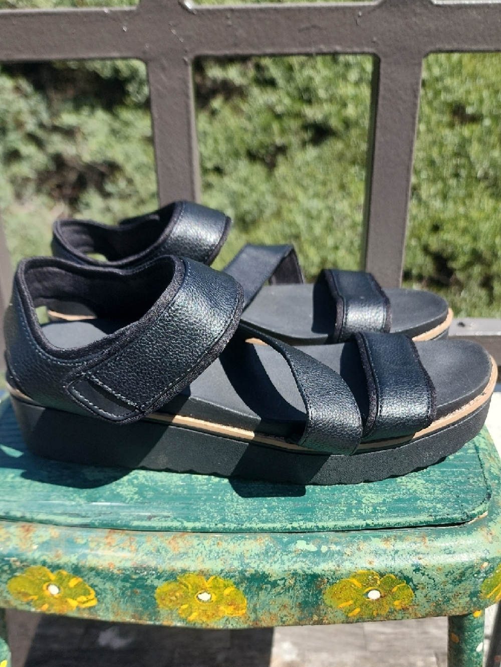 Dr. Scholl's Black Triple-Strap Comfort Sandals Size 8 - Picture 4 of 10